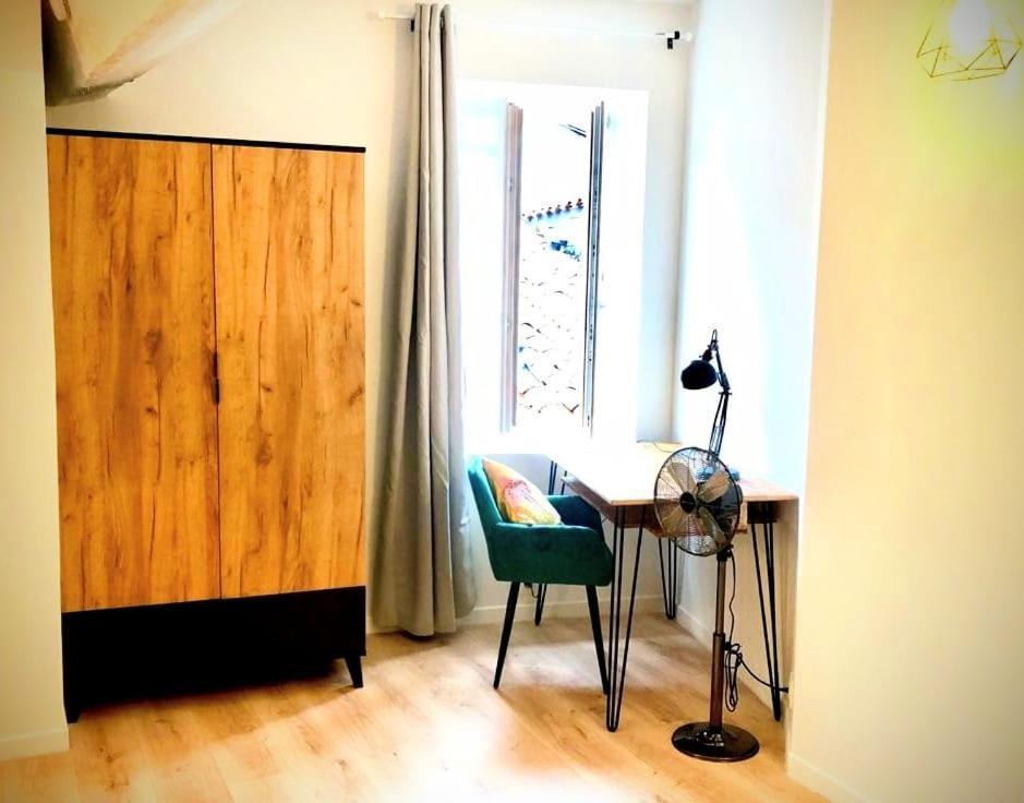 Une Maison Design Dans Le Centre Ville Foix Esterno foto